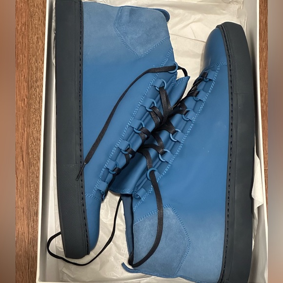 Balenciaga Arena Sneakers - Picture 4 of 5